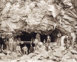 Ražení tunelu dokončeno - 1912